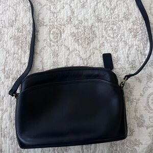 Vintage Coach Leather Shoulder Bag – Black